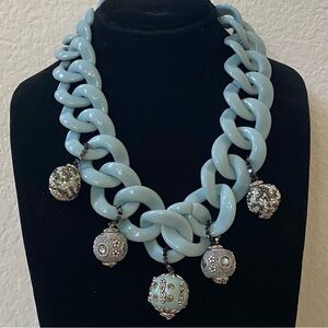 NWOT chunky blue acrylic necklace